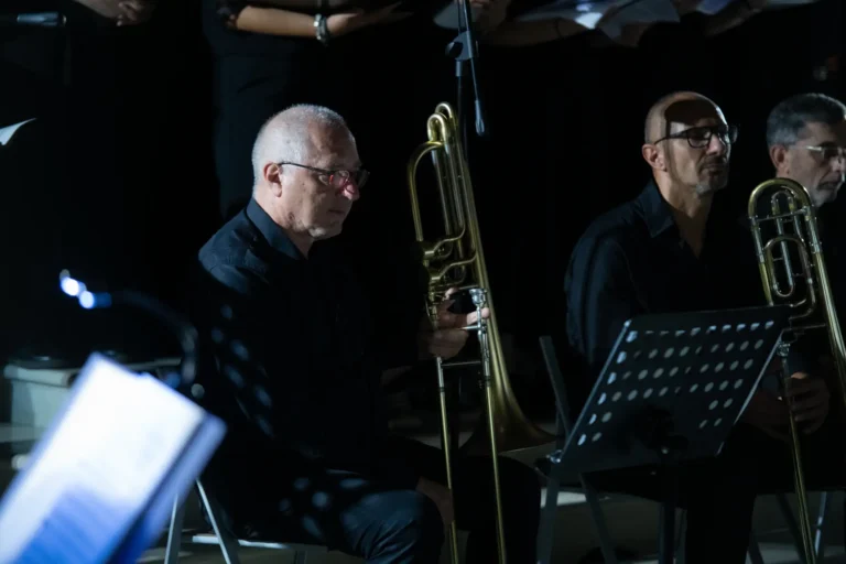 CB BAND DuomoEN2_8236EN2_8236