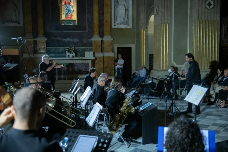 CB BAND DuomoEN2_8377EN2_8377